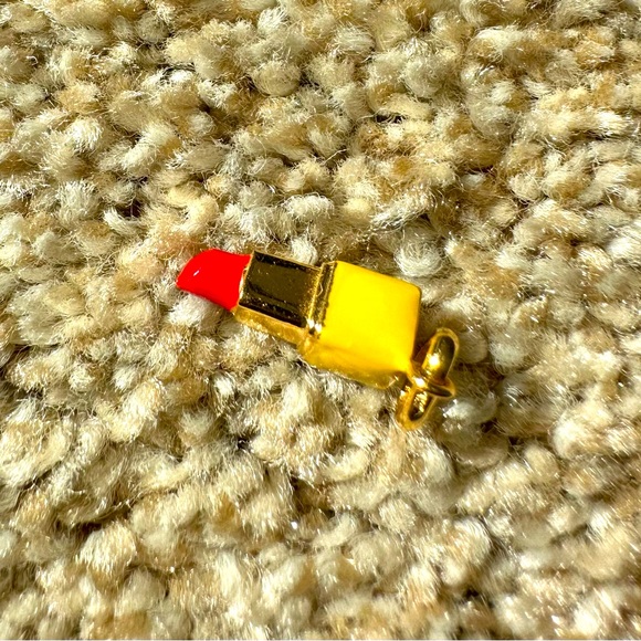 Vintage lipstick charm - Picture 6 of 9